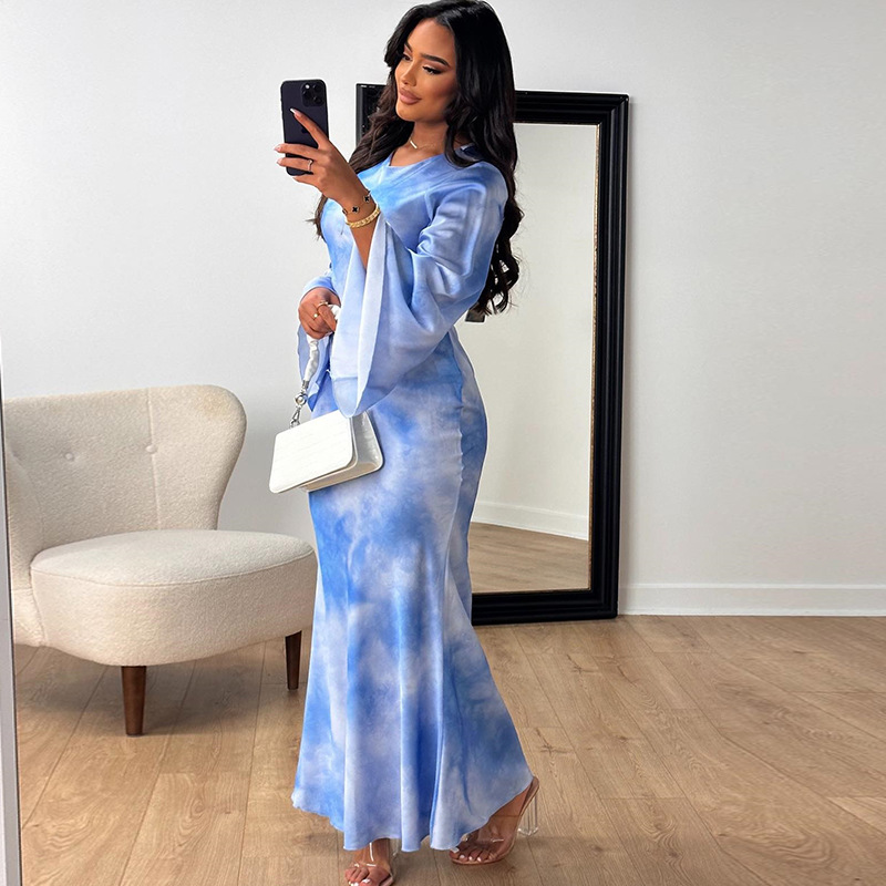 Round neck dress with printed flared sleeves Dress - Image 4